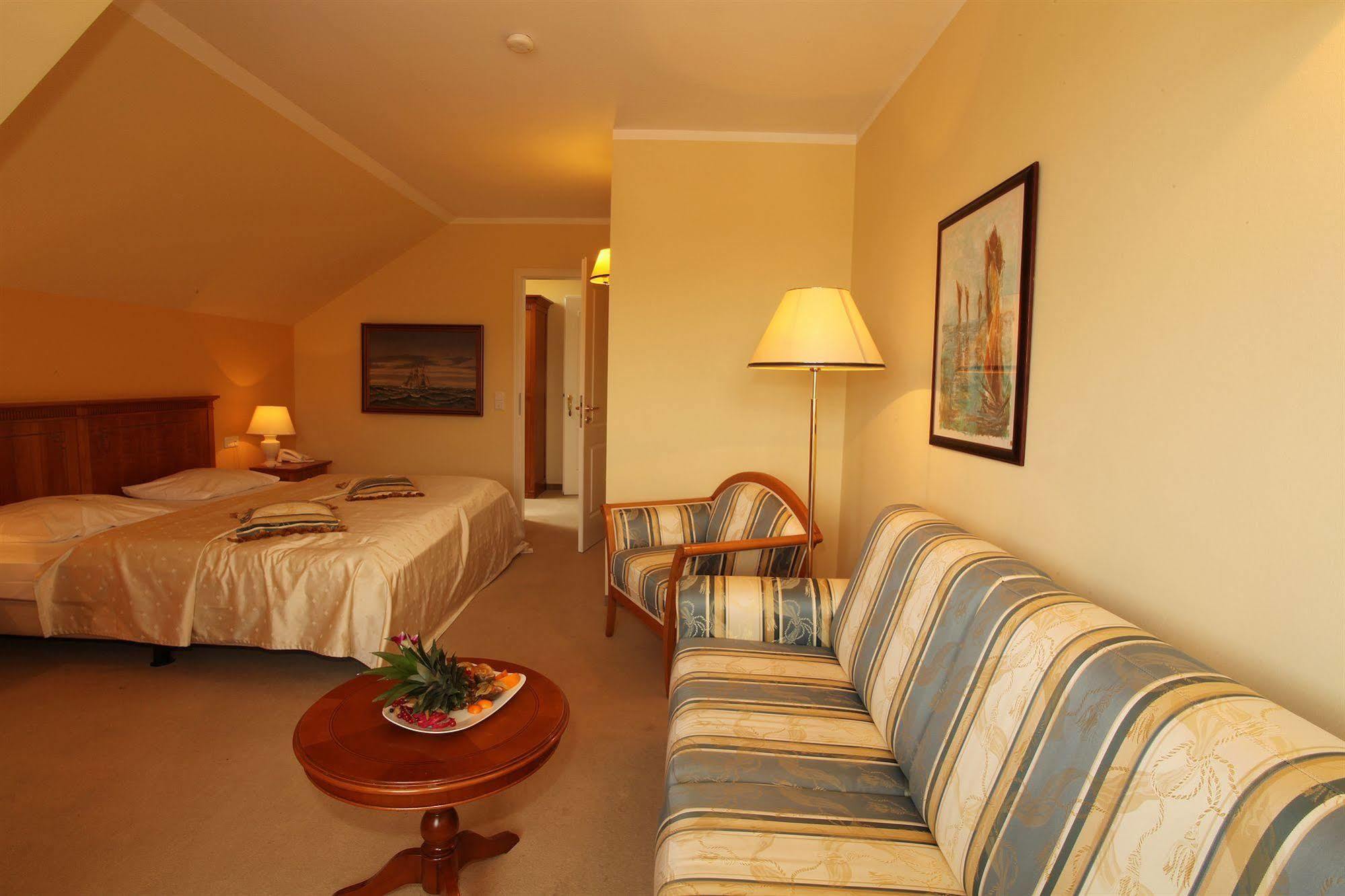 Strandhotel Deichgraf 그랄뮈리츠 외부 사진